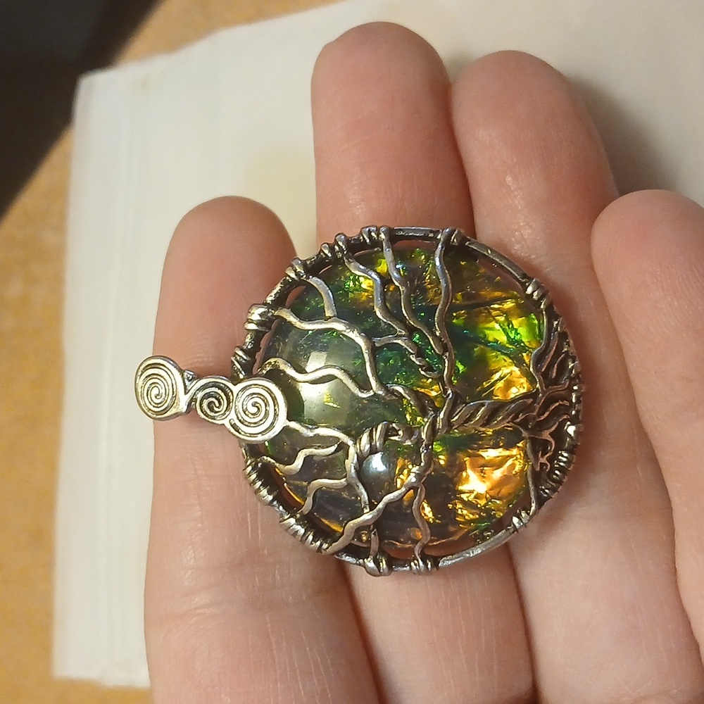 Stunning "TREE OF LIFE" Pendant - Picture 8 of 9